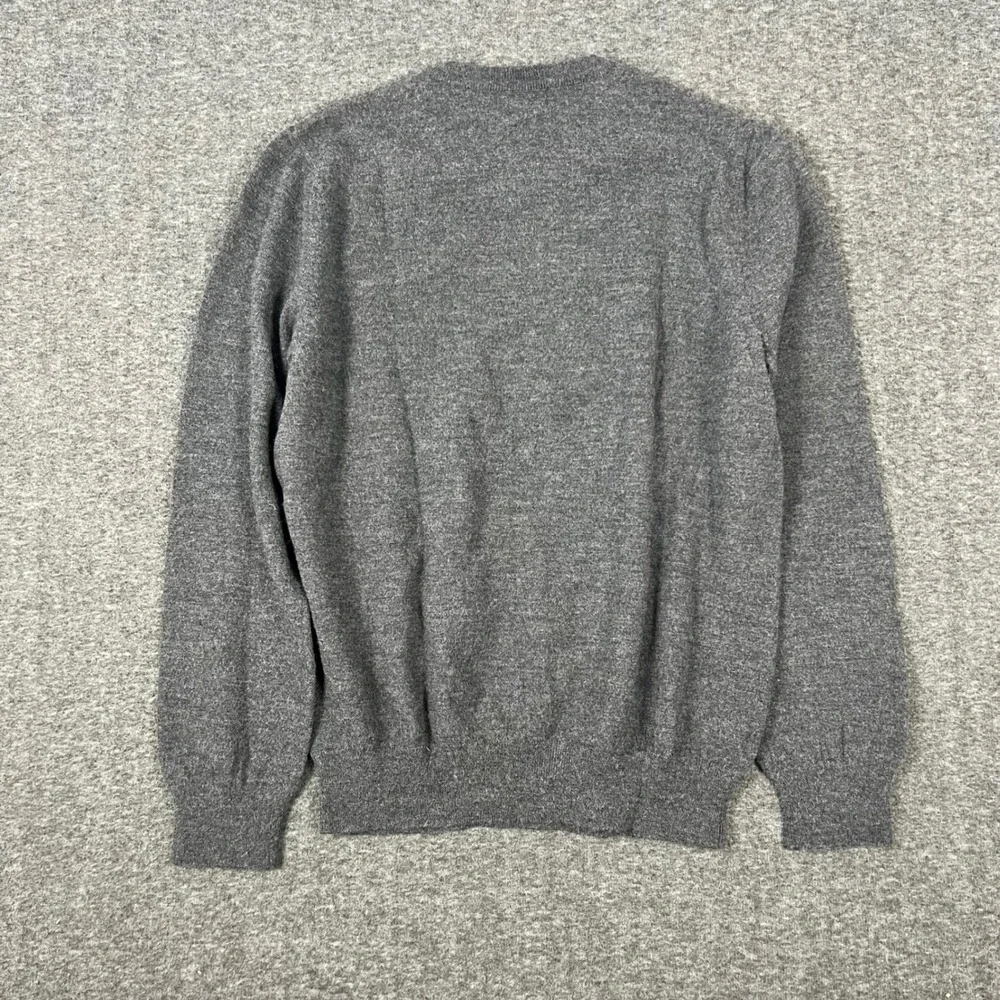 Banana Republic V-Neck Sweater Mens Medium Grey 100% Merino Wool Long Sleeve